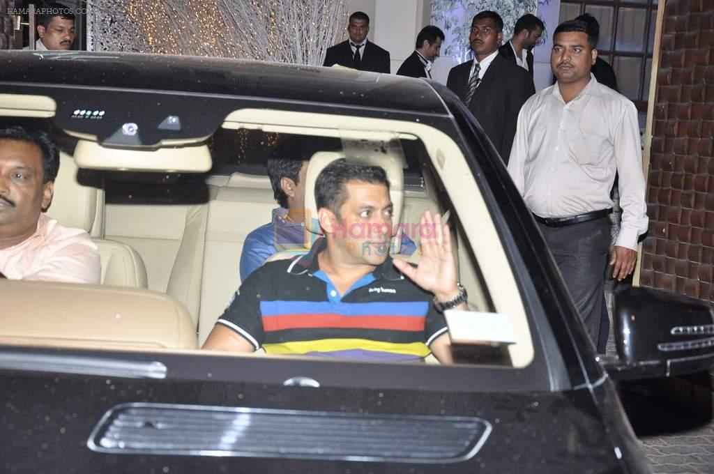 Salman Khan at Anu and Sunny Dewan's bash in Mumbai on 24th Dec 2012
