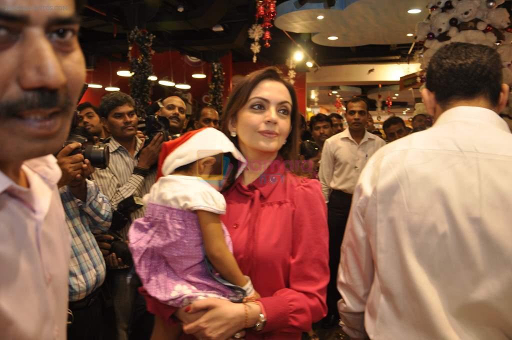 Nita Ambani at Hamleys in Phoenix, Mumbai on 24th Dec 2012