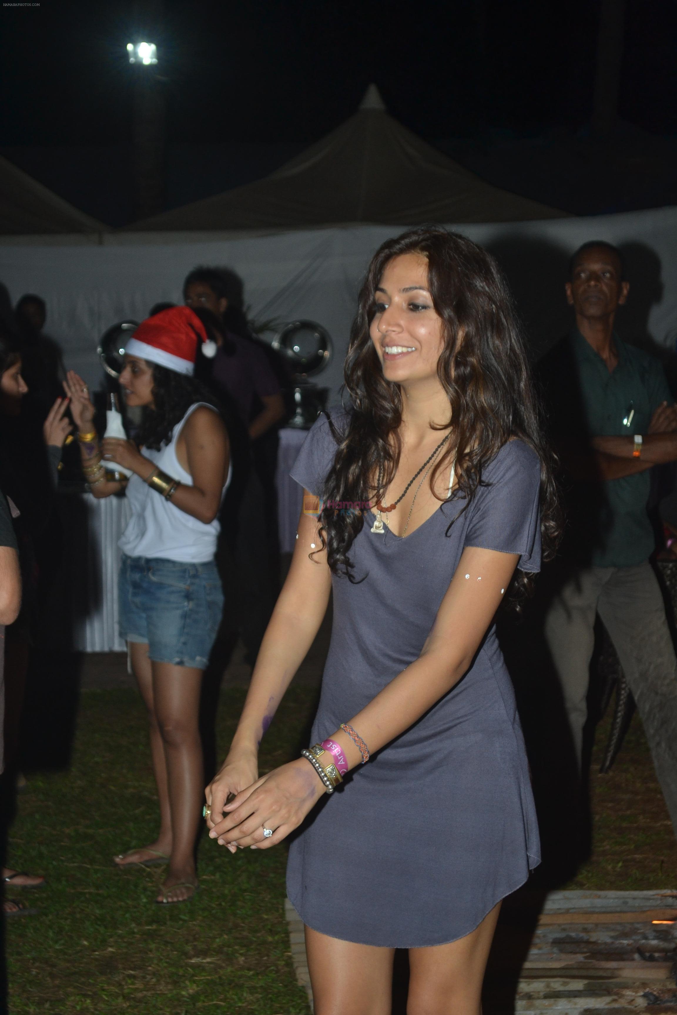 Monica Dogra enthralls at Sundown bash at Adamo The Bellus Goa on 27th Dec 2012