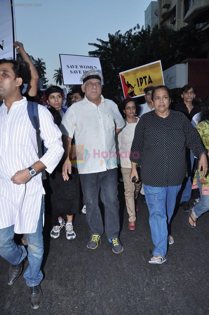 Om Puri at the peace march for the Delhi victim in Mumbai on 29th Dec 2012