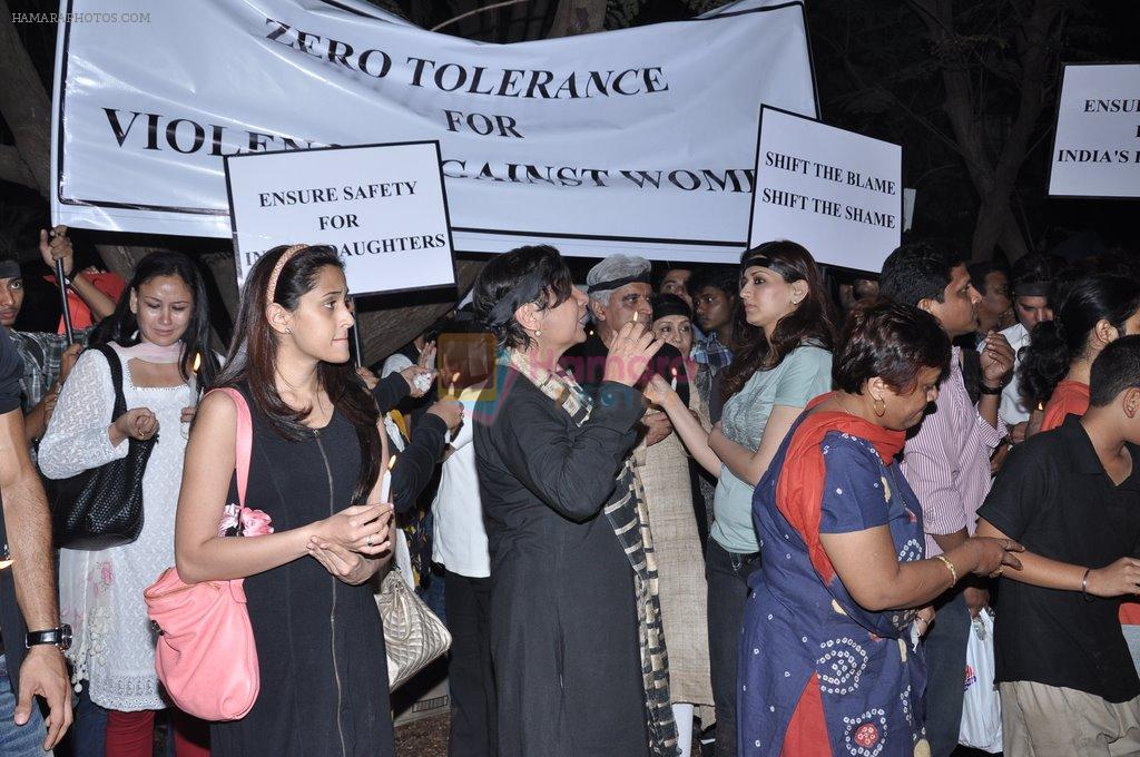Shabana Azmi, Javed AKhtar at the peace march for the Delhi victim in Mumbai on 29th Dec 2012