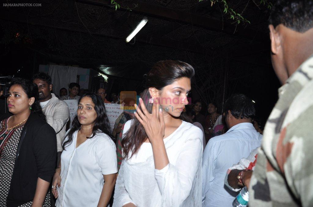 Deepika Padukone at the peace march for the Delhi victim in Mumbai on 29th Dec 2012