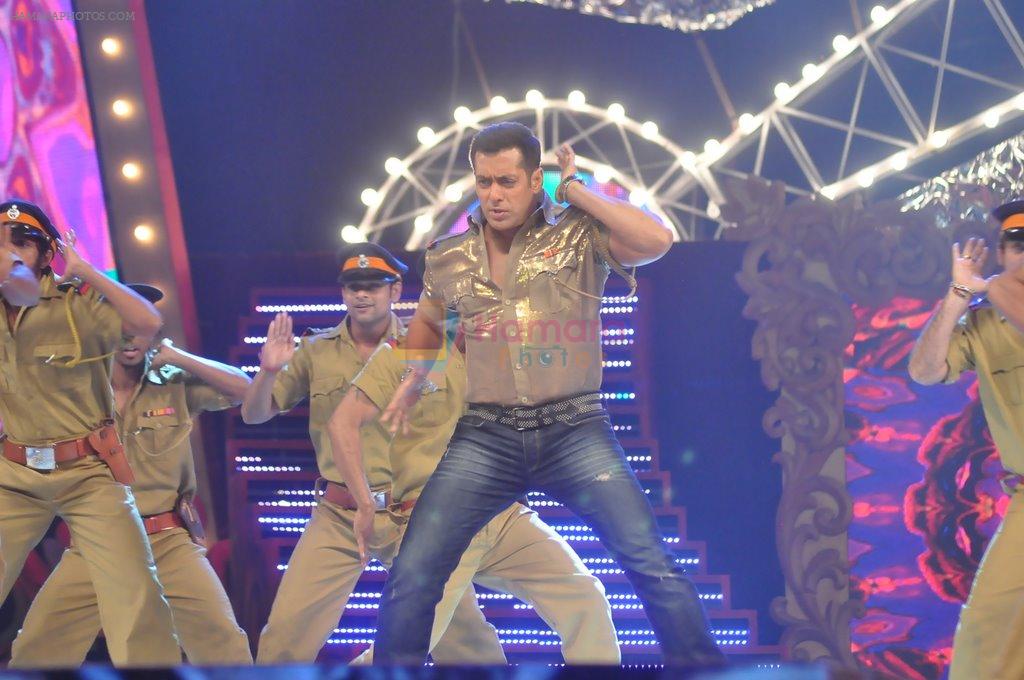 Salman Khan at Big Star Awards on 16th Dec 2012