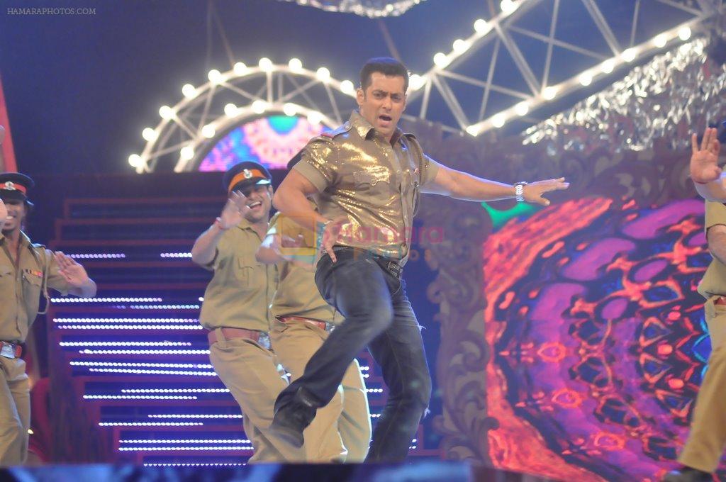 Salman Khan at Big Star Awards on 16th Dec 2012