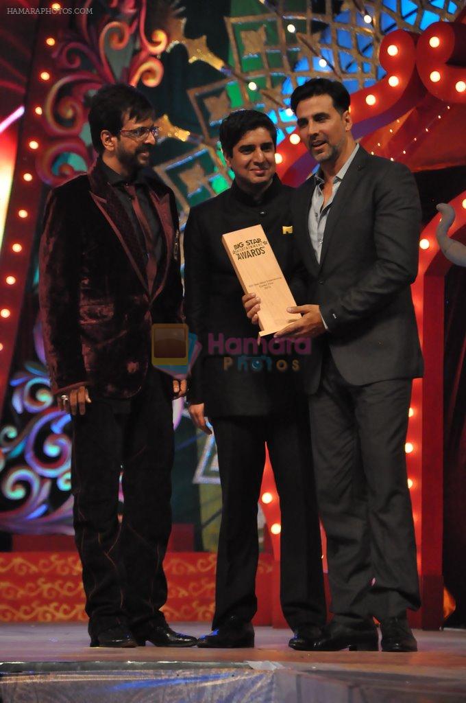 Akshay Kumar at Big Star Awards on 16th Dec 2012