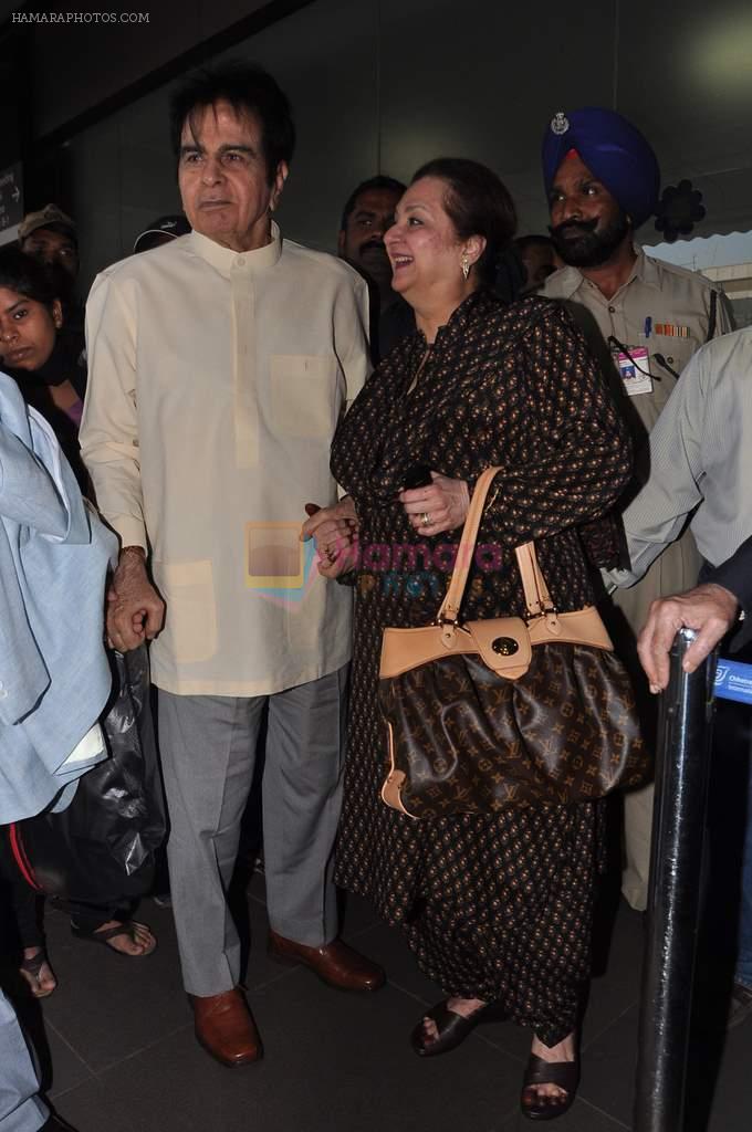 Dilip Kumar with Saira Banu leaves for Hajj in Mumbai Airport on 2nd Jan 2013