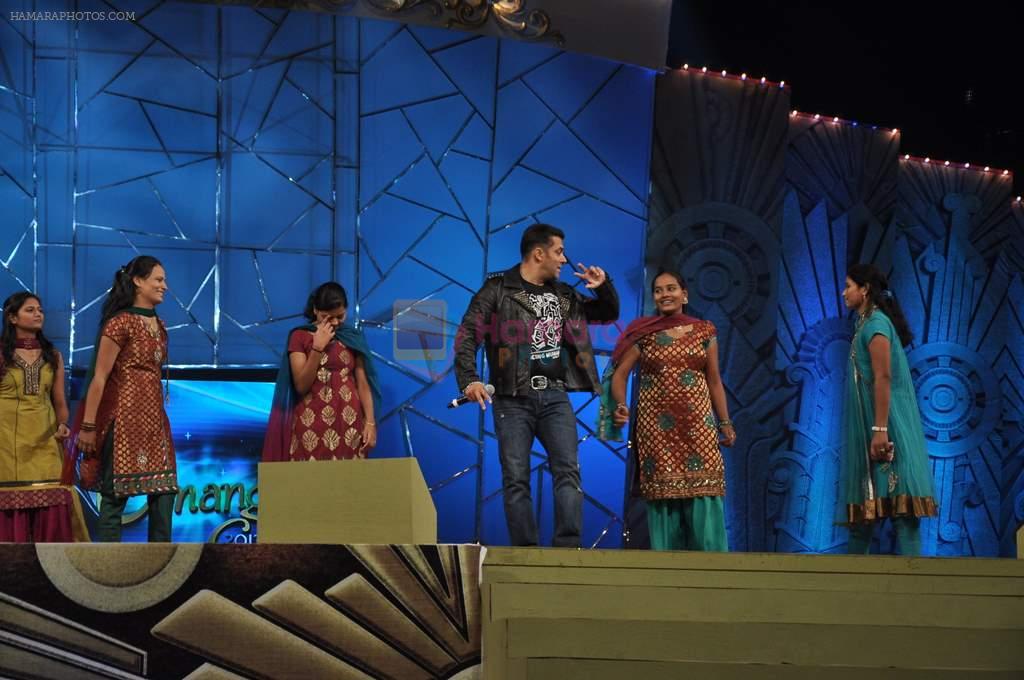 Salman Khan at Police show Umang in Mumbai on 5th Jan 2013