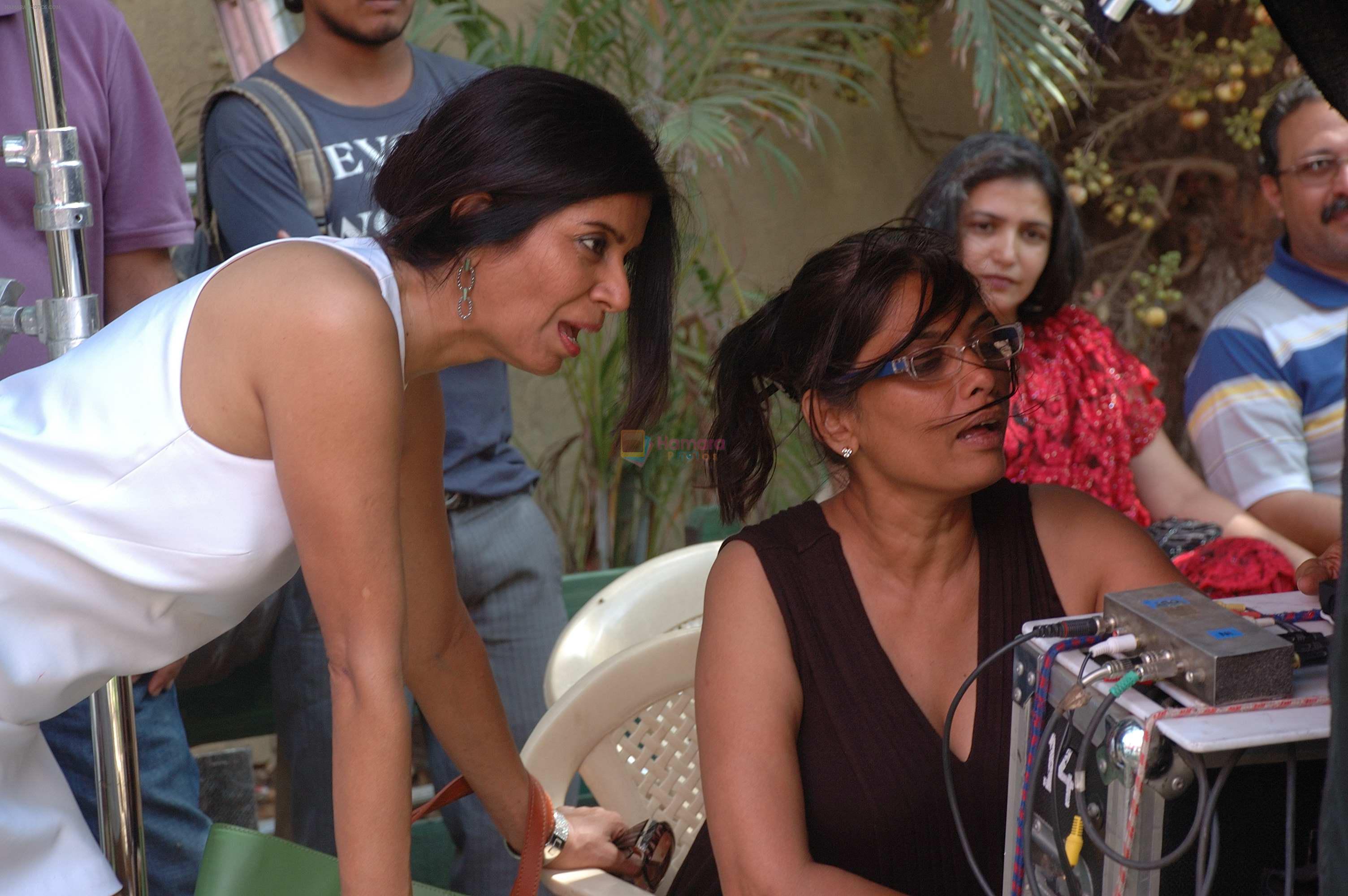 Meeta Vasisht, Priya Krishnaswamy on the sets of Gangoobai
