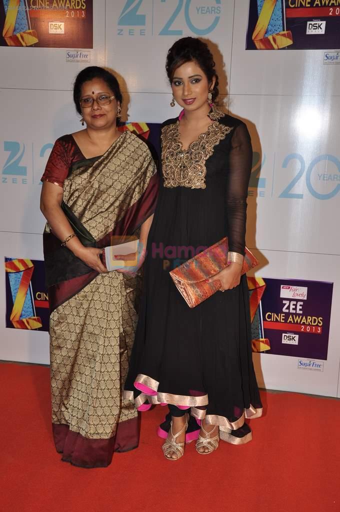 Shreya Ghoshal at Zee Awards red carpet in Mumbai on 6th Jan 2013