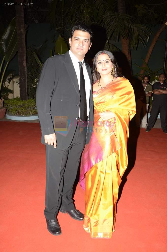 Vidya Balan, Siddharth Roy Kapur at Zee Awards red carpet in Mumbai on 6th Jan 2013,1