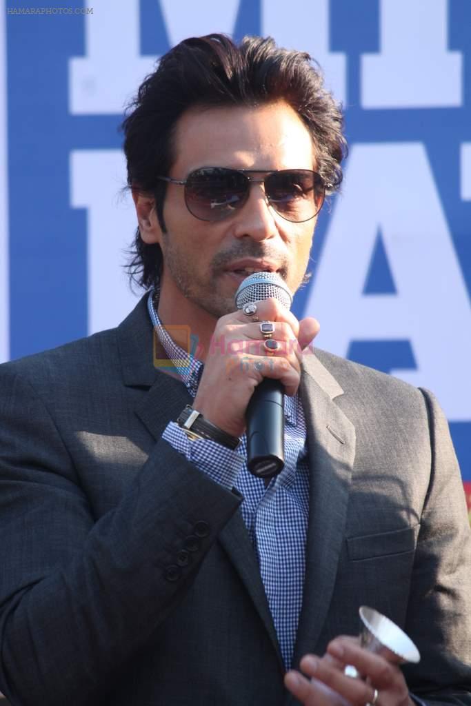 Arjun Rampal at Mid-day race in RWITC, Mumbai on 6th Jan 2013