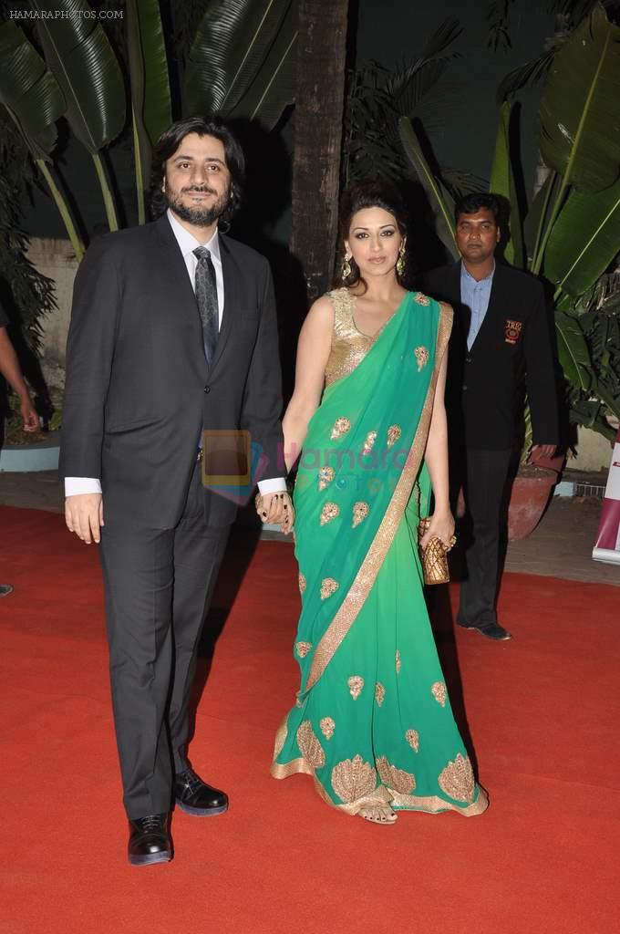 Sonali Bendre at Zee Awards red carpet in Mumbai on 6th Jan 2013