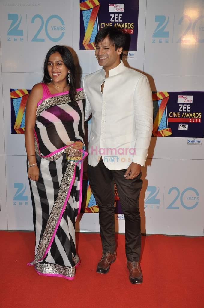 Vivek Oberoi, Priyanka Alva at Zee Awards red carpet in Mumbai on 6th Jan 2013