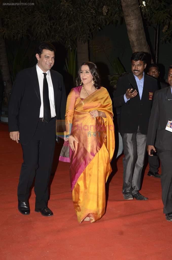 Vidya Balan, Kunal Roy Kapur at Zee Awards red carpet in Mumbai on 6th Jan 2013,1