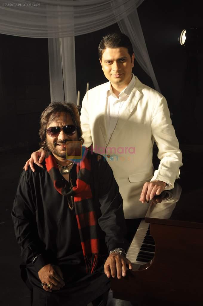Siddharth Kasyap, Roop Kumar Rathod at Rock on Hindustan video shoot in Mumbai on 7th Jan 2013