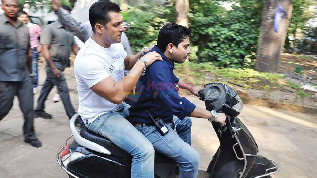Salman Khan enjoying scooter ride
