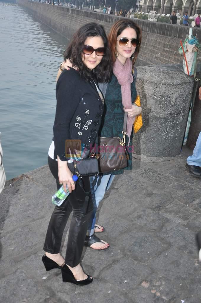 Preity Zinta, Suzanne Roshan at Hrithik's yacht party in Mumbai on 9th Jan 2013