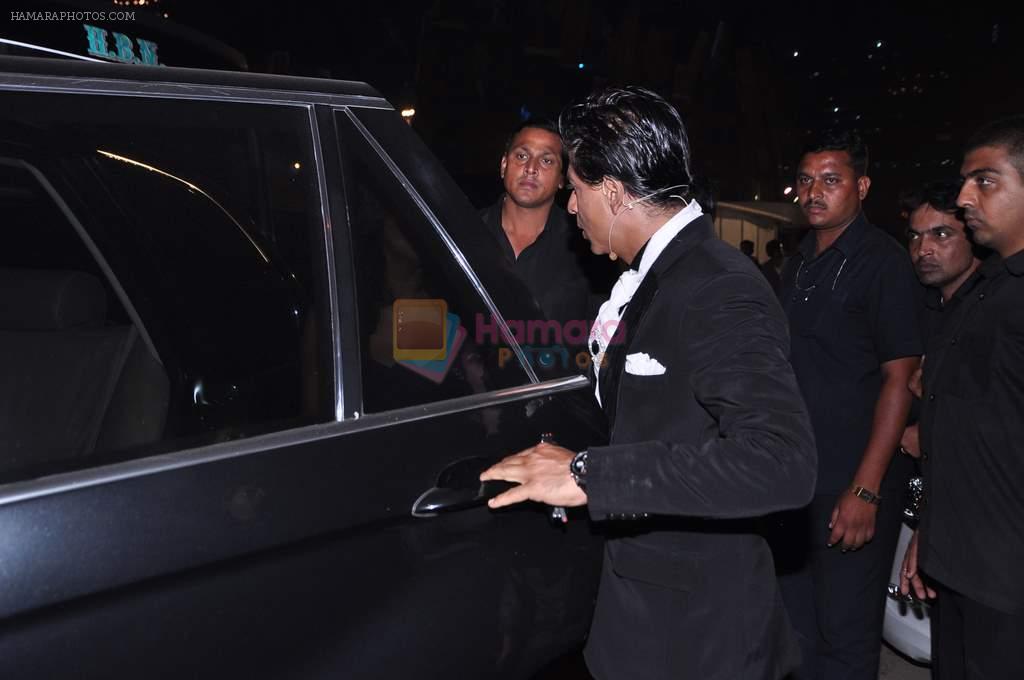 Shahrukh Khan at Screen Awards red carpet in Mumbai on 12th Jan 2013