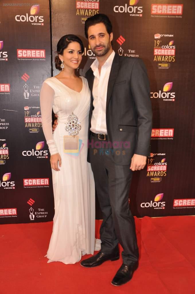 Sunny Leone with hubby Daniel Weber at Screen Awards red carpet in Mumbai on 12th Jan 2013