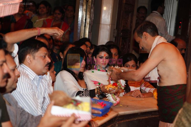 Sunny Leone, Ekta Kapoor at Mumbai�s Siddhi Vinayak Temple for Ragini MMS 2