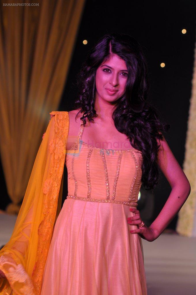 Aishwarya Sakhuja at Beti Fashion show in Mumbai on 14th Jan 2013