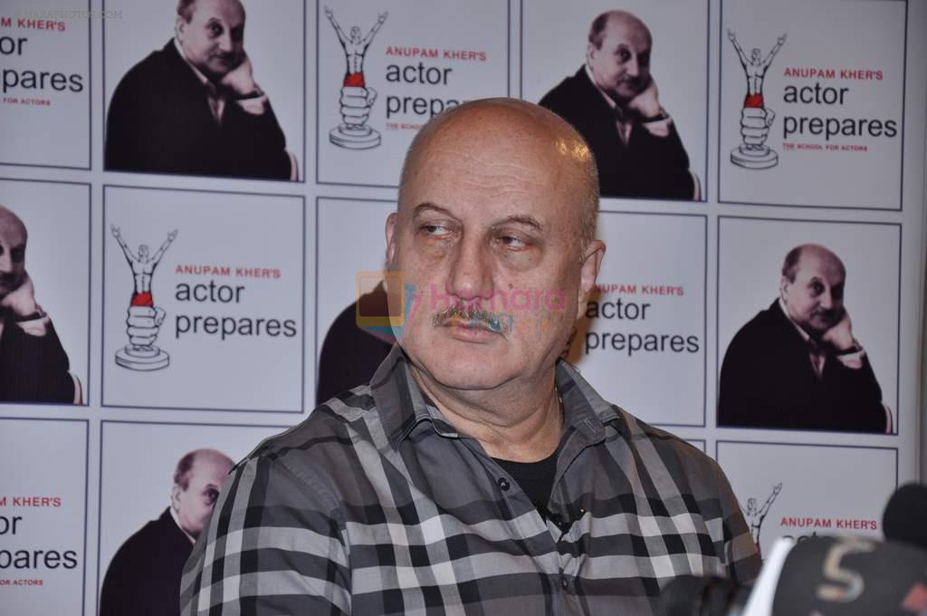Anupam Kher lends acting tips at Actor prepares event in Santacruz, Mumbai on 15th Jan 2013