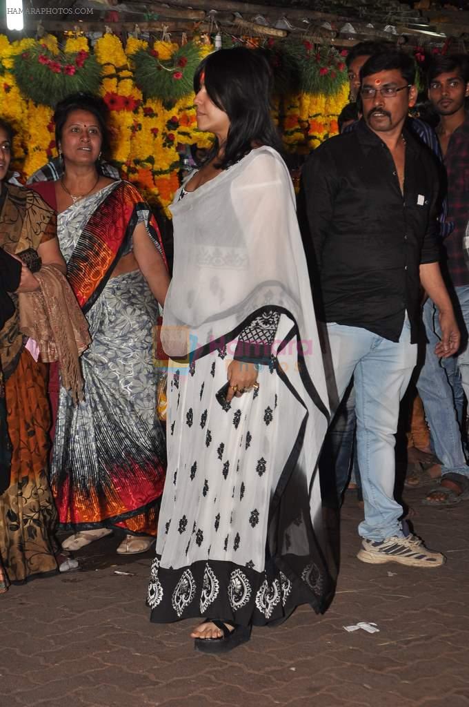 Ekta Kapoor seek blessings at Siddhivinayak at 4.30 am in Mumbai on 15th Jan 2013