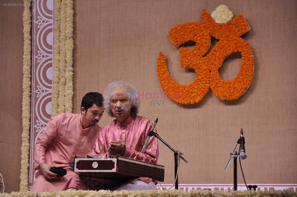 Pt Shivkumar Sharma at Pt Shivkumar Sharma and Zakir Hussain concert in Nehru, Mumbai on 16th Jan 2013