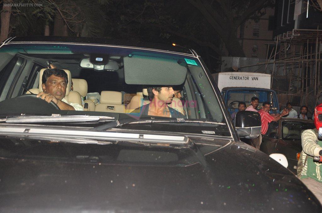 Shahid Kapur snapped in bandra, Mumbai on 17th Jan 2013