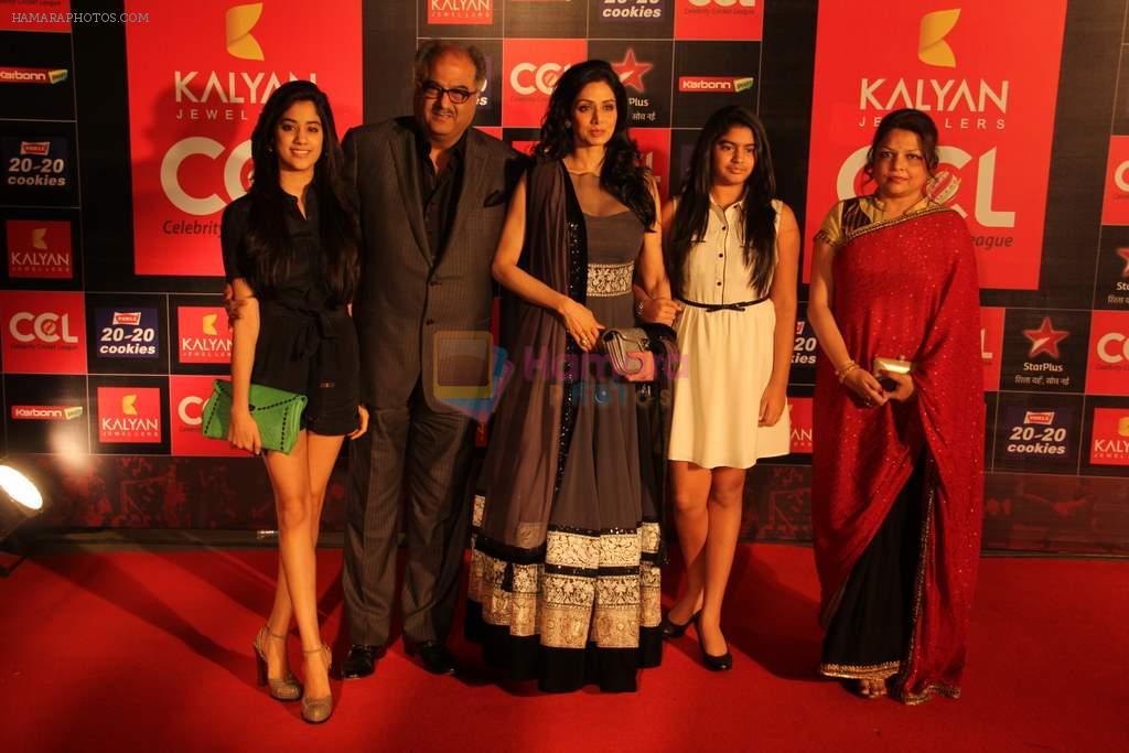 Sridevi, Boney Kapoor, Jhanvi Kapoor, Khushi Kapoor at CCL red carpet in Mumbai on 19th Jan 2013