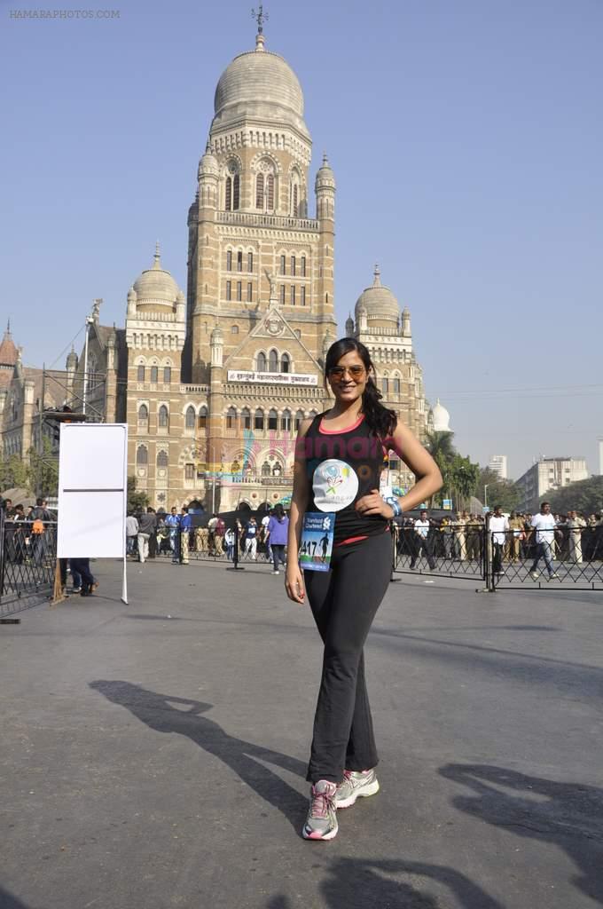 Richa Chadda at Standard Chartered Mumbai Marathon in Mumbai on 19th Jan 2013