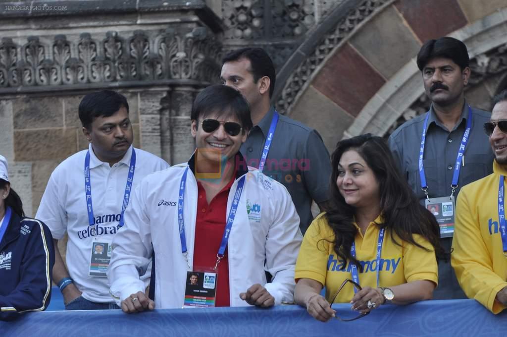 Vivek Oberoi, Tina Ambani at Standard Chartered Mumbai Marathon in Mumbai on 19th Jan 2013