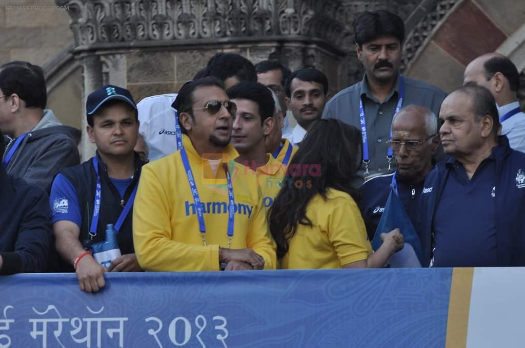 Gulshan Grover, Sharman Joshi, Tina Ambani at Standard Chartered Mumbai Marathon in Mumbai on 19th Jan 2013