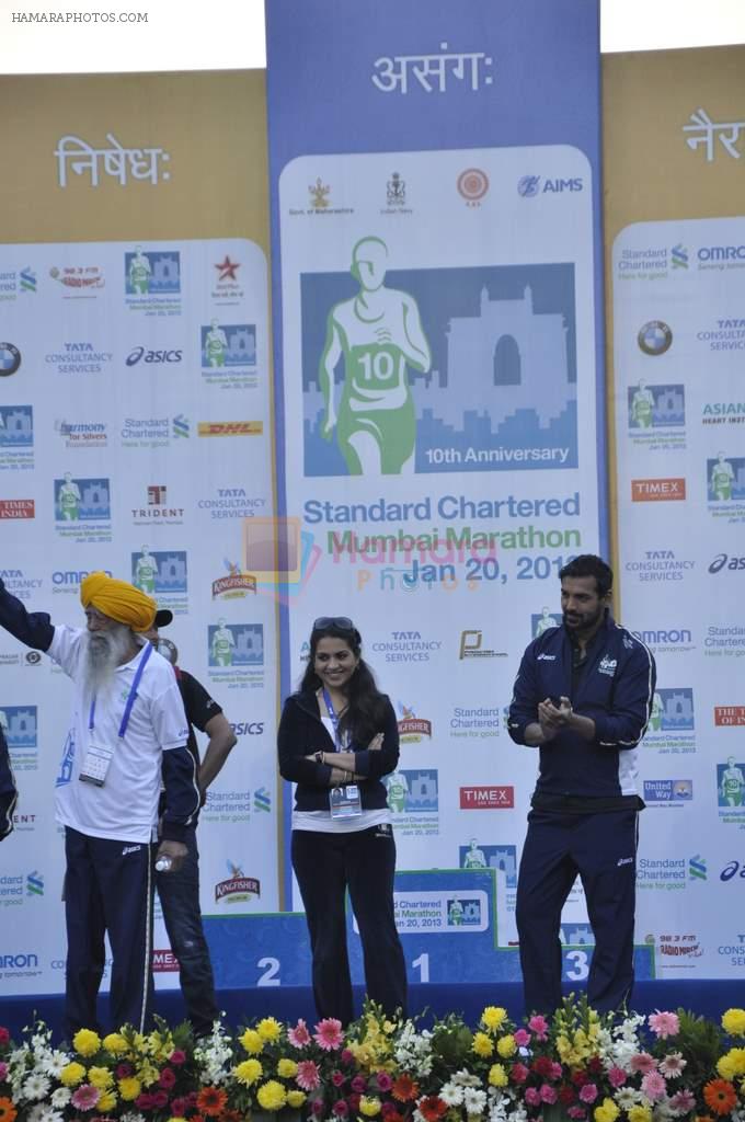 Juhi at Standard Chartered Mumbai Marathon in Mumbai on 19th Jan 2013