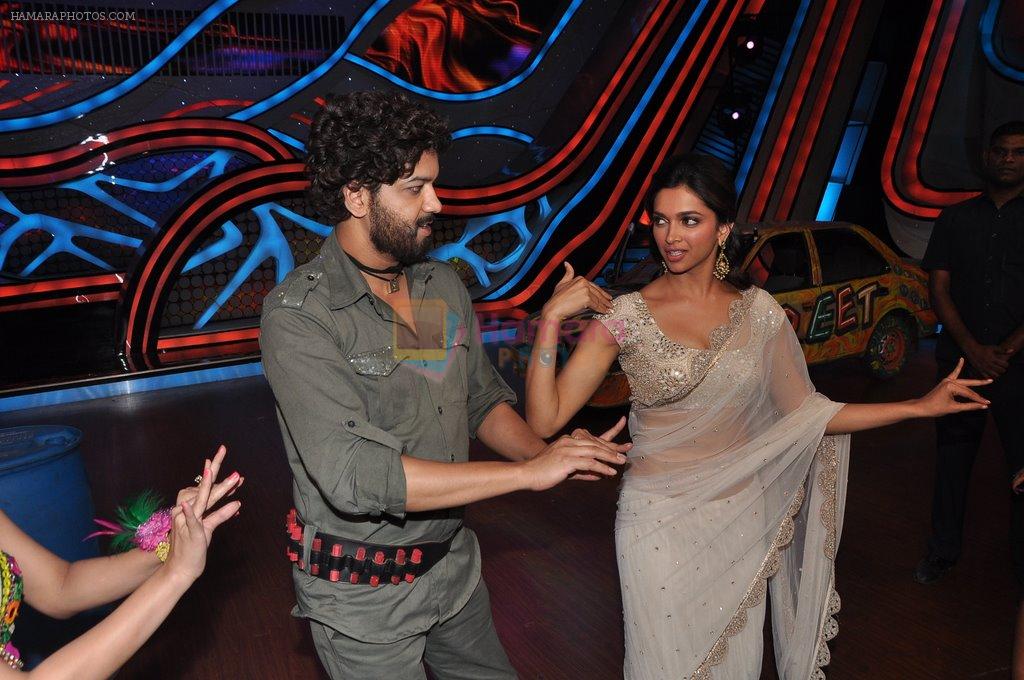 Deepika Padukone, Rahul Mahajan on the sets of Nach Baliye 5 in Mumbai on 22nd Jan 2013