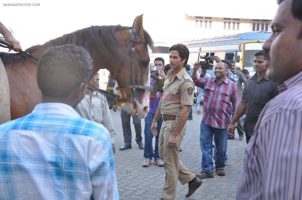 Shahid Kapoor snapped riding horse for Phata Poster Nikla Hero in Mehboob, Mumbai on 24th Jan 2013