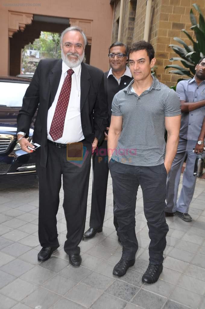 Aamir Khan at Kem Hospital in Mumbai on 27th Jan 2013