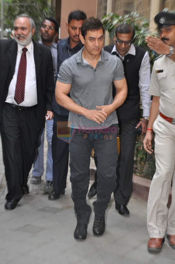 Aamir Khan at Kem Hospital in Mumbai on 27th Jan 2013