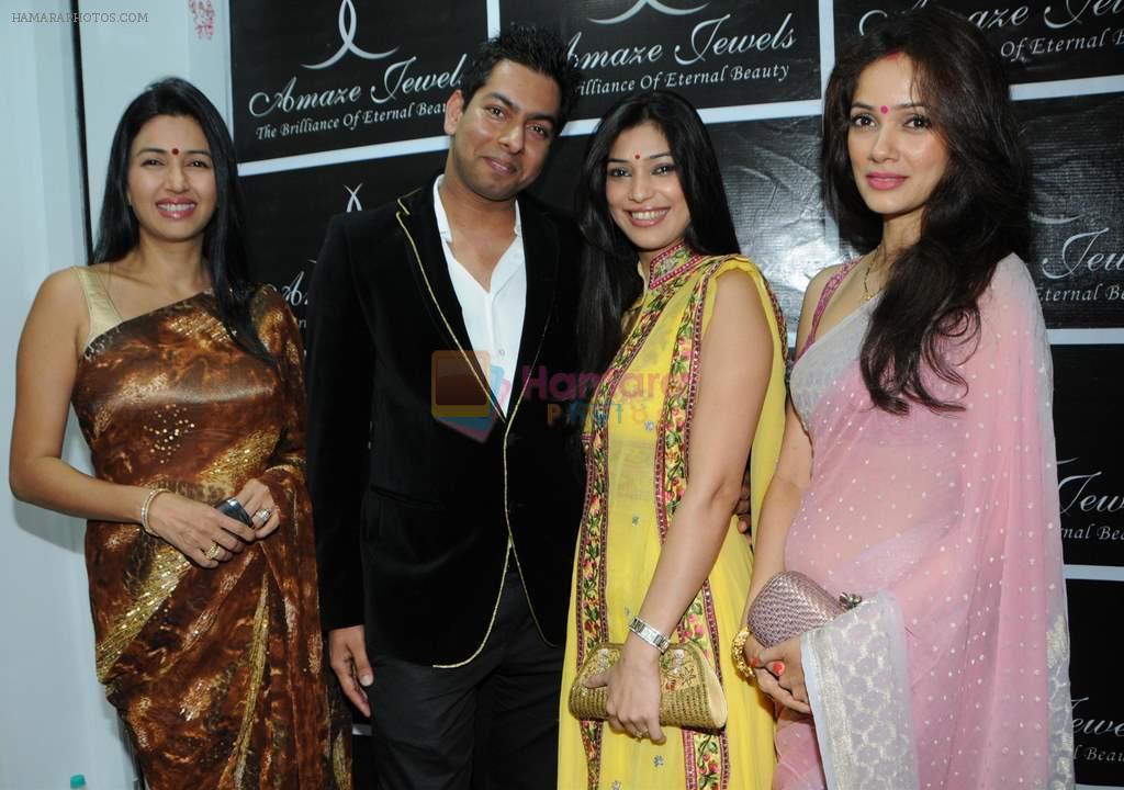 Deepti Bhatnagar, Abhishek Kumar & Vidya Malavde at Amaze store in Andheri, Mumbai on 2nd Feb 2013