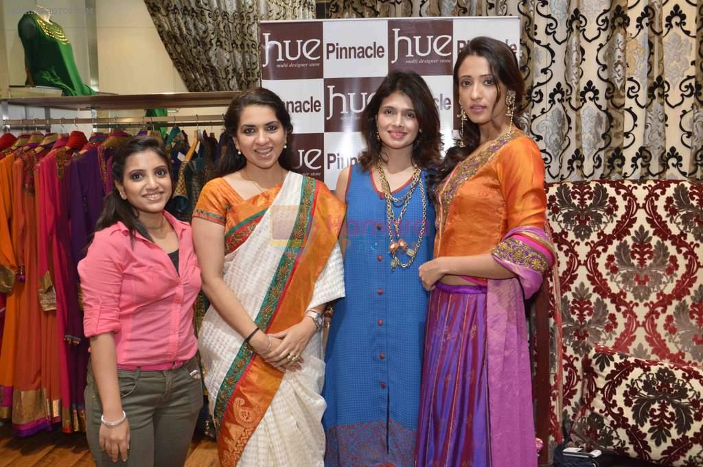 Mahima Bansal, Shaina NC, Shruti Sancheti and Iris at Hue for Shruit Sancheti in Inox, Mumbai on 2nd Feb 2013