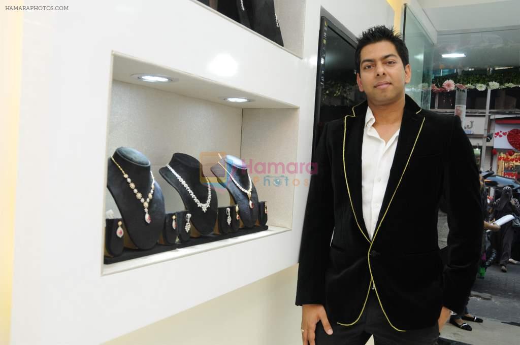 Abhishek Kumar at Amaze store in Andheri, Mumbai on 2nd Feb 2013