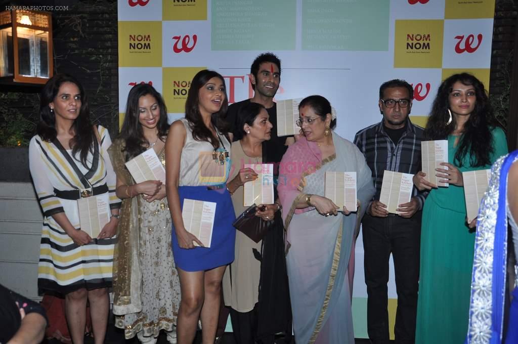 Poonam Sinha, Gulshan Grover, Sandip Soparkar, Achala Sachdev, Anju Mahendroo, Anita Dongre, Dipannita Sharma at Anuradha's vegan book launch in Andheri, Mumbai on 4th Feb 2013 (5