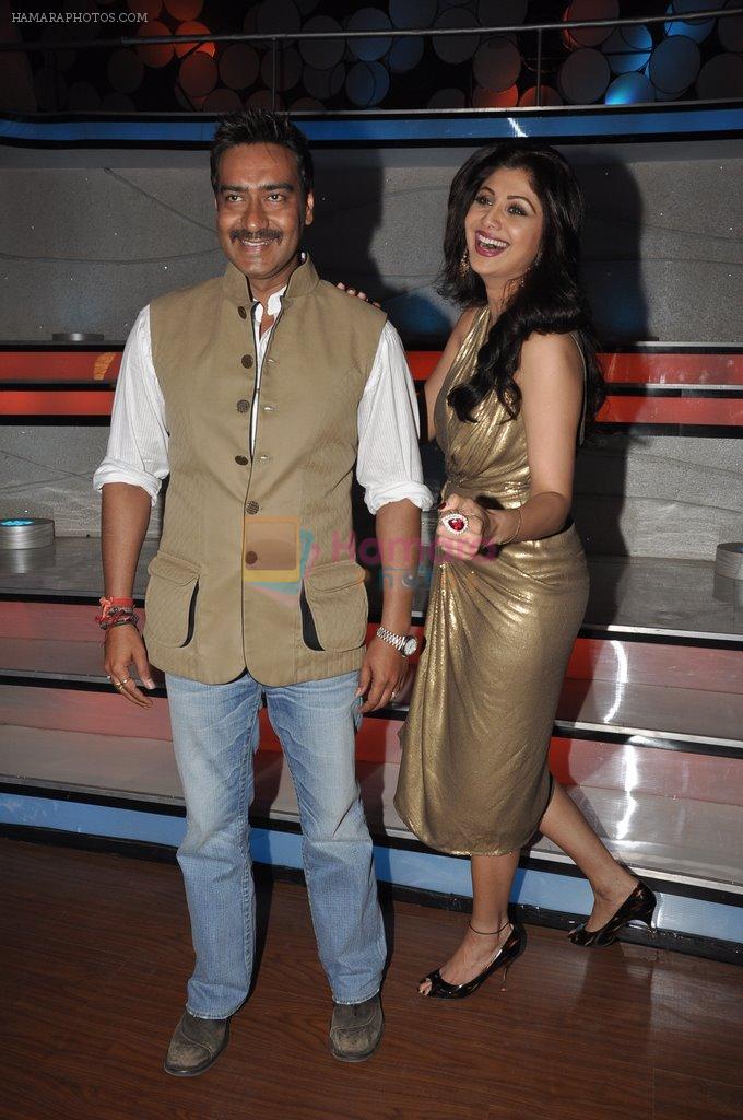 Shilpa Shetty, Ajay Devgan on the sets of Nach Baliye 5 in Filmistan, Mumbai on 5th Feb 2013
