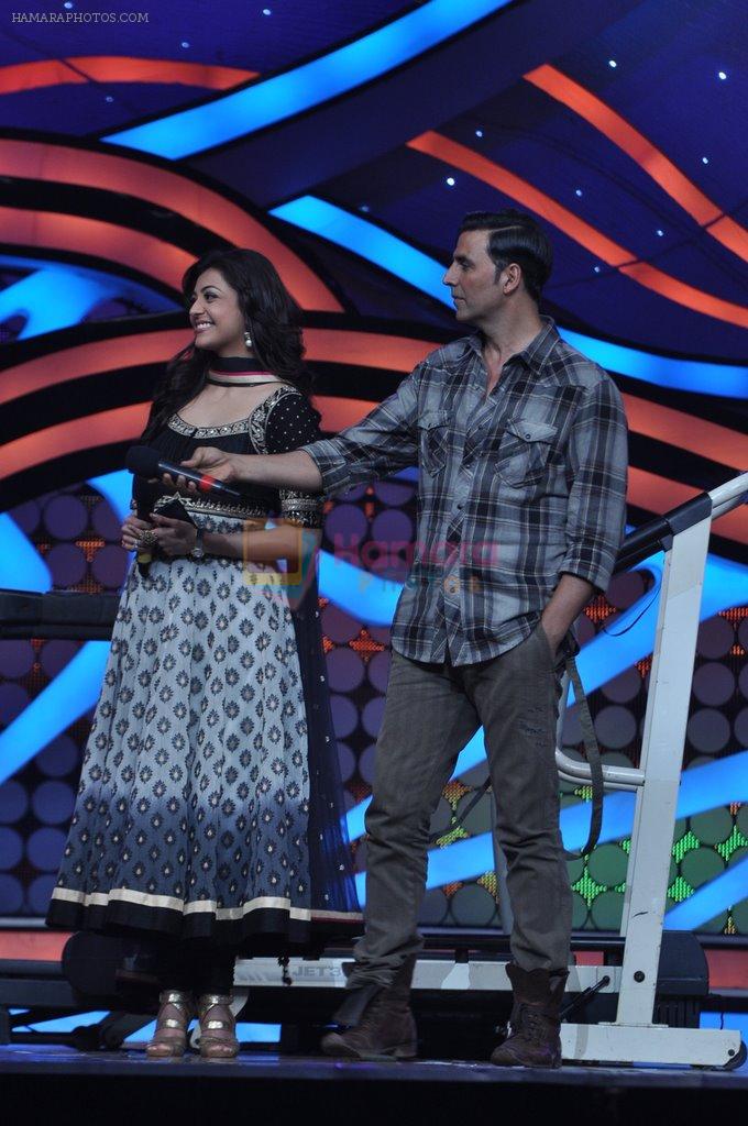 Akshay Kumar, Kajal Aggarwal on the sets of Nach Baliye 5 in Filmistan, Mumbai on 5th Feb 2013