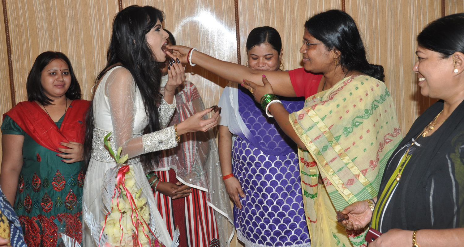 Sherlyn Chopras celebrates her birthday with the sex workers at Kamathipura, Mumbai on 11th Feb 2013
