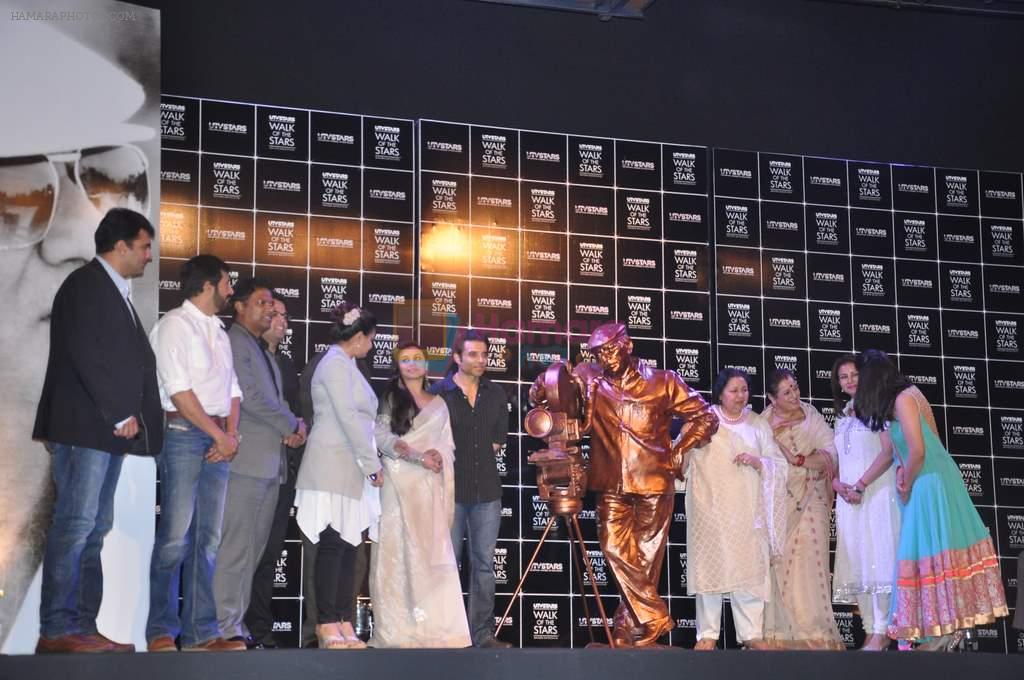 Parineeti Chopra, Rani Mukherji, Vaibhavi Merchant, Uday Chopra,Prem Chopra,Kabir Khan, Shatrughan Sinha, Poonam Sinha, Siddharth at UTV Walk the stars with Yash Chopra in Mumbai on 11th Feb 2013