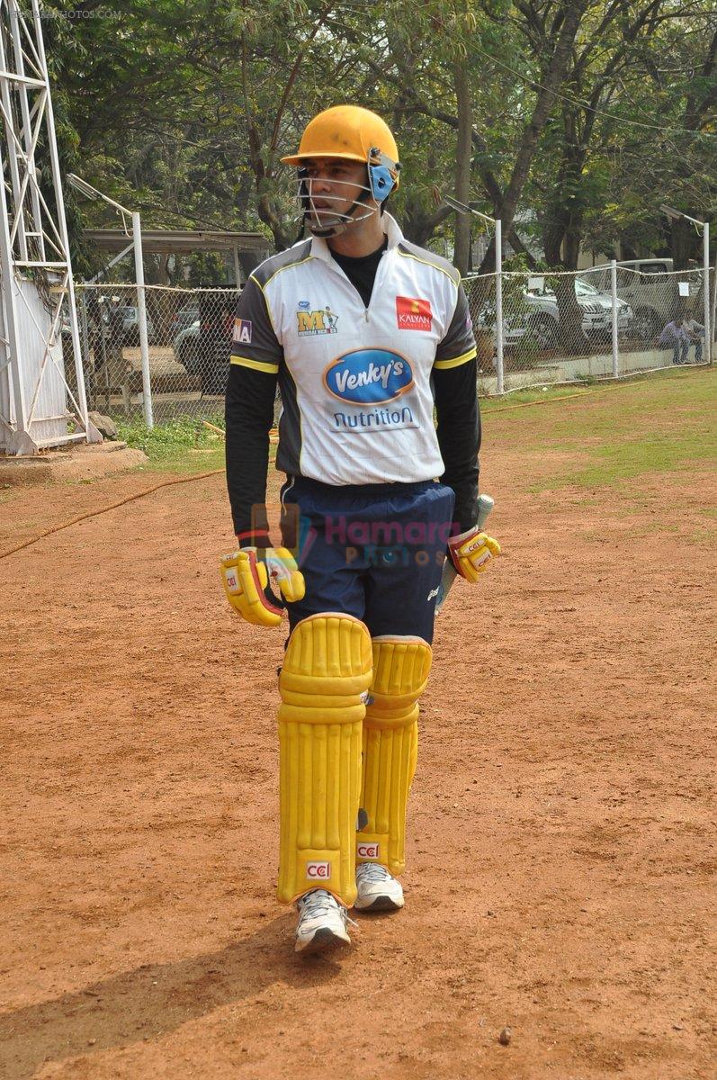 Samir Kochhar with Mumbai Heroes practice for CCL match in Mumbai on 12th feb 2013