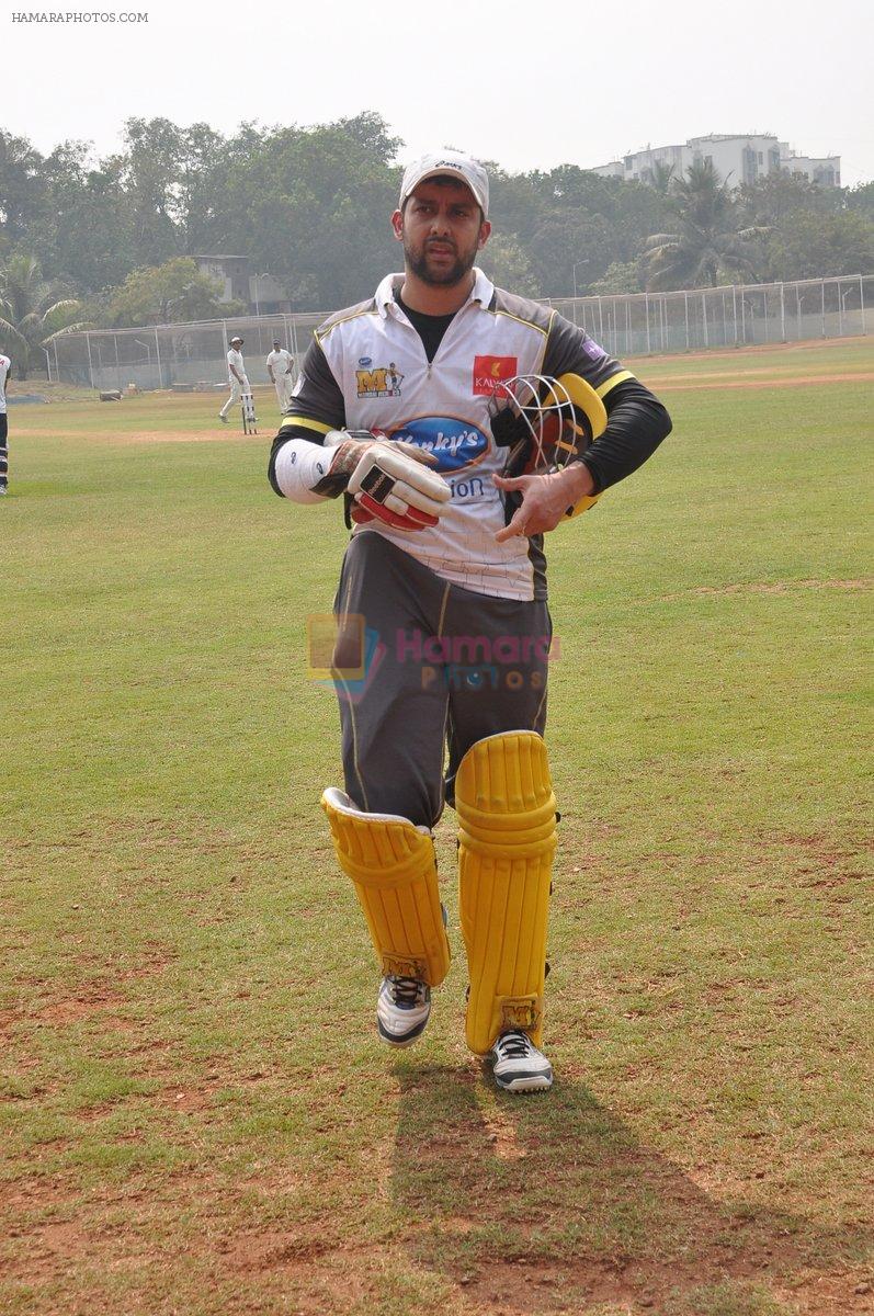 Aftab Shivdasani with Mumbai Heroes practice for CCL match in Mumbai on 12th feb 2013