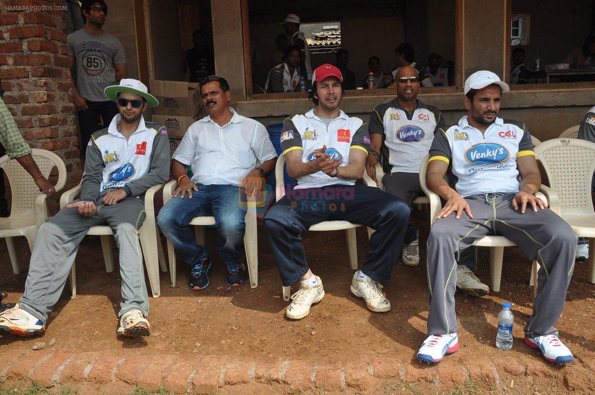 with Mumbai Heroes practice for CCL match in Mumbai on 12th feb 2013