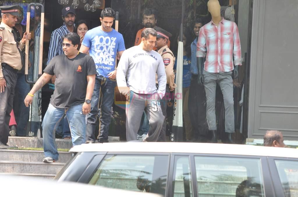 Salman Khan snapped outside Being Human store in Santacruz, Mumbai on 13th Feb 2013